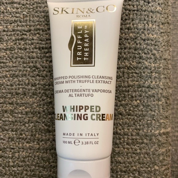 Whipped polishing cleansing cream - Picture 1 of 2